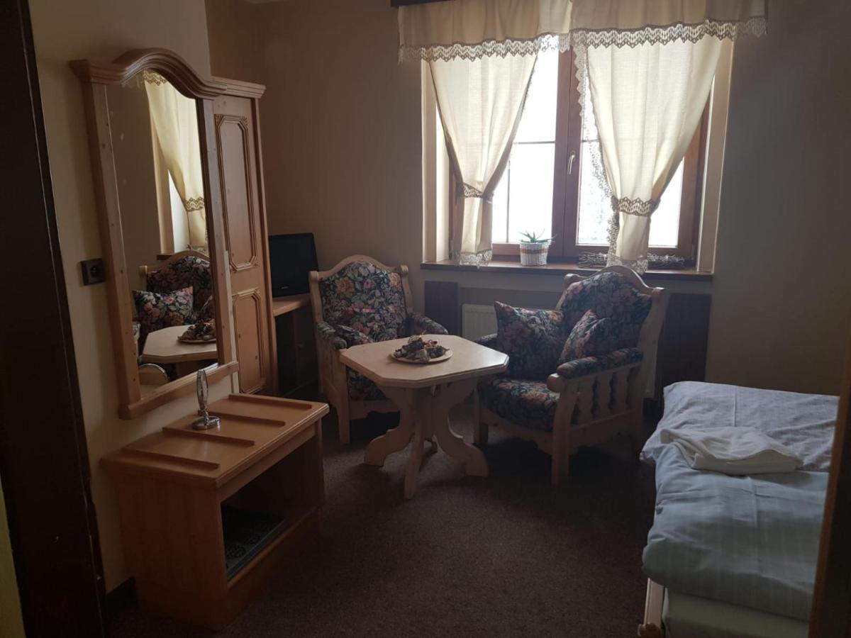 Hotel Pam Jachymov Bagian luar foto