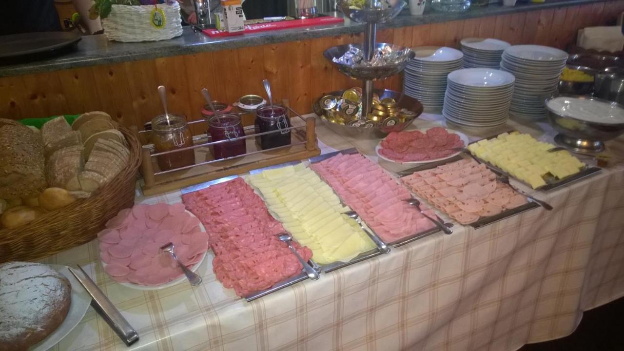 Hotel Pam Jachymov Bagian luar foto