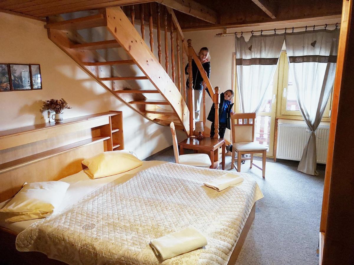Hotel Pam Jachymov Bagian luar foto