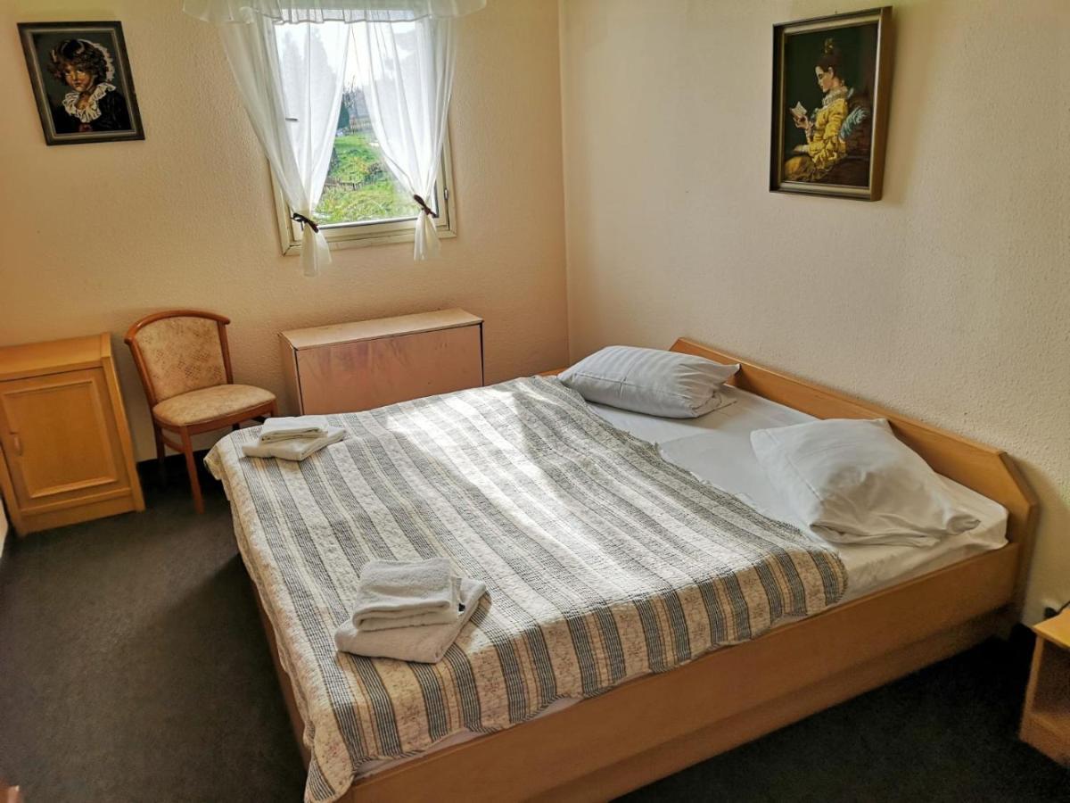 Hotel Pam Jachymov Bagian luar foto