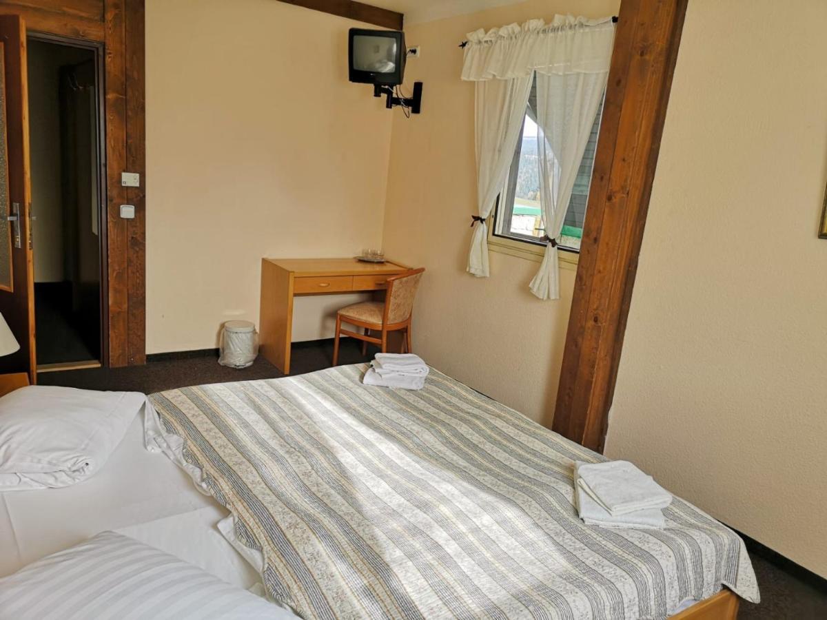 Hotel Pam Jachymov Bagian luar foto