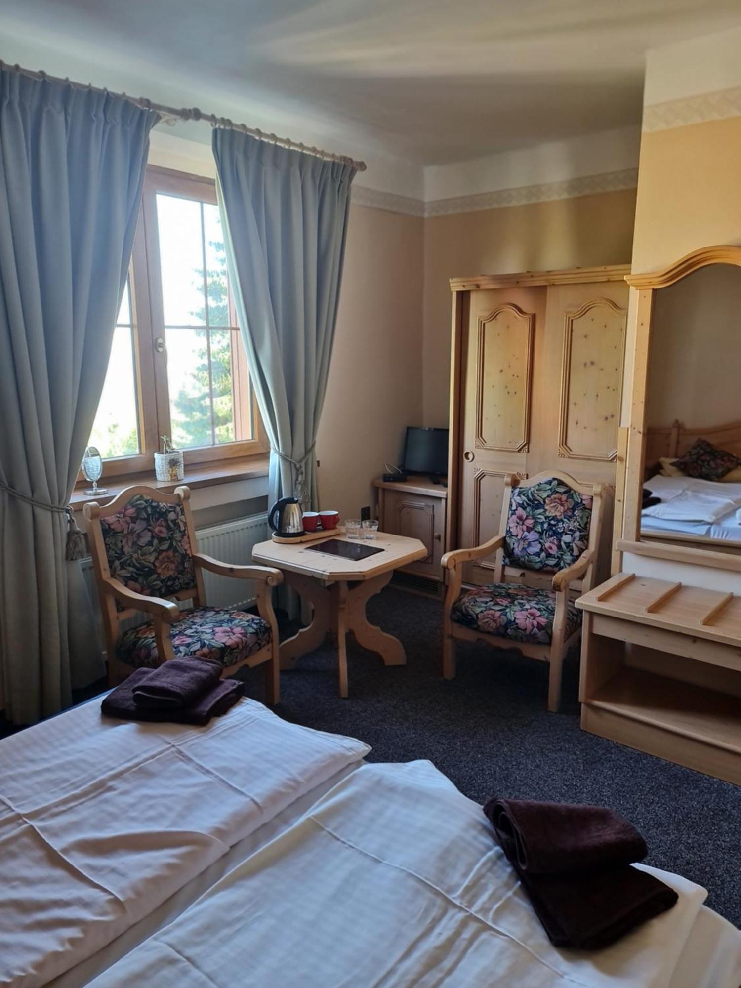 Hotel Pam Jachymov Bagian luar foto