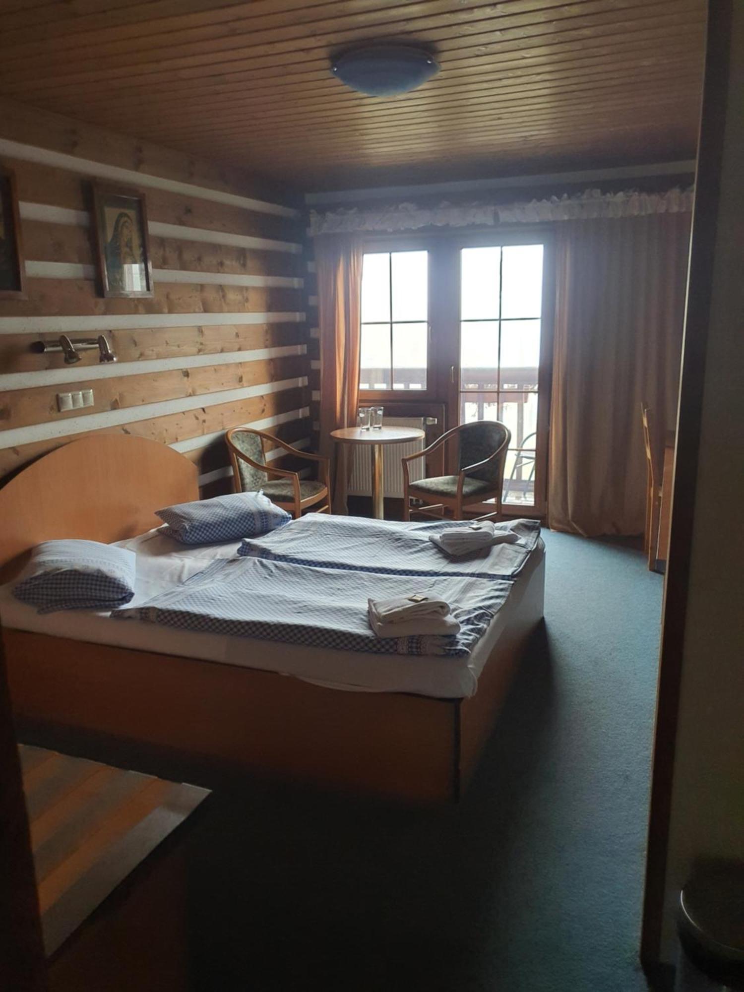 Hotel Pam Jachymov Ruang foto